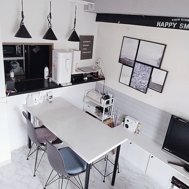 スタイリッシュから明るめのお部屋まで。モノトーンインテリア6選
