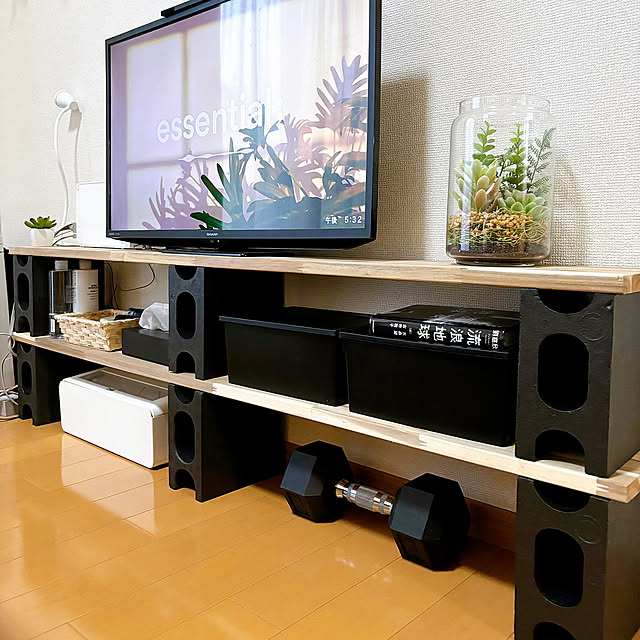 理想のテレビボードがないなら作る！収納もデザインも欲しいが叶うDIYアイディア