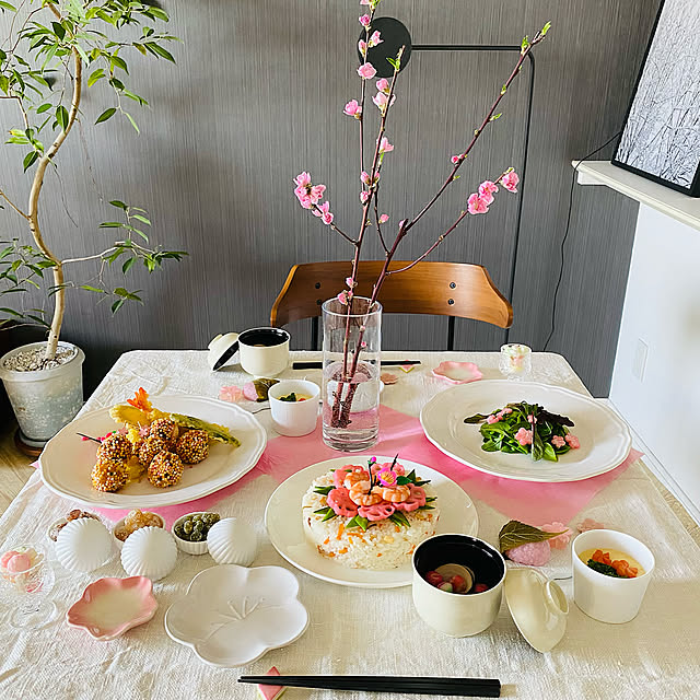 家族みんなでお祝いしよう♡ひな祭りの食卓を彩るテーブルコーディネート