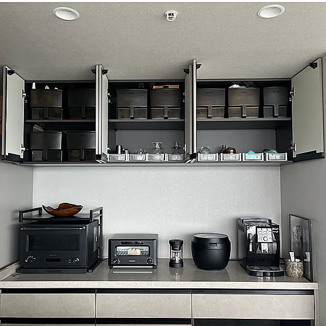 使えるスペースにチェンジ♪高い場所でも活躍する吊り戸棚の収納アイデア