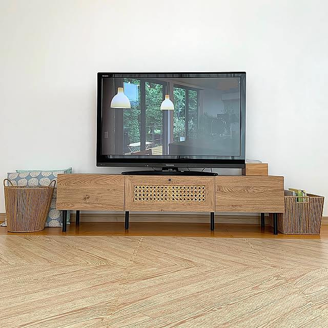 必要な物をスッキリと♪ダイソーのアイテムを使ったテレビ周りの収納