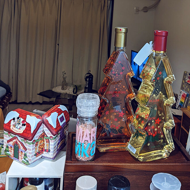 クリスマス/ディズニーお菓子の缶/カルディのクリスマス限定ボトルワインのインテリア実例 - 2021-11-16 22:57:36