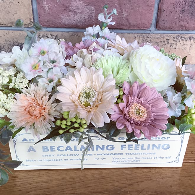 造花 アレンジメント フェイクフラワー 大人可愛い 100均 などのインテリア実例 17 05 29 17 48 Roomclip ルームクリップ