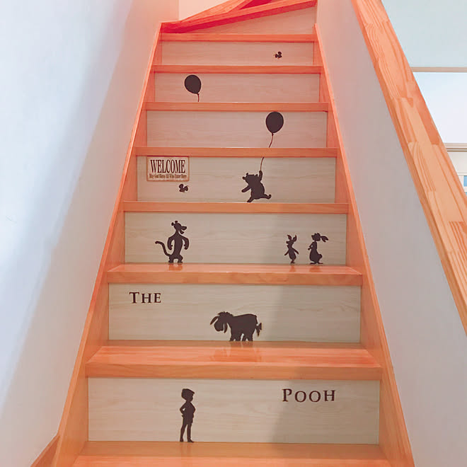 玄関/入り口/くまのプーさん/階段/階段アート/アートのある部屋...など