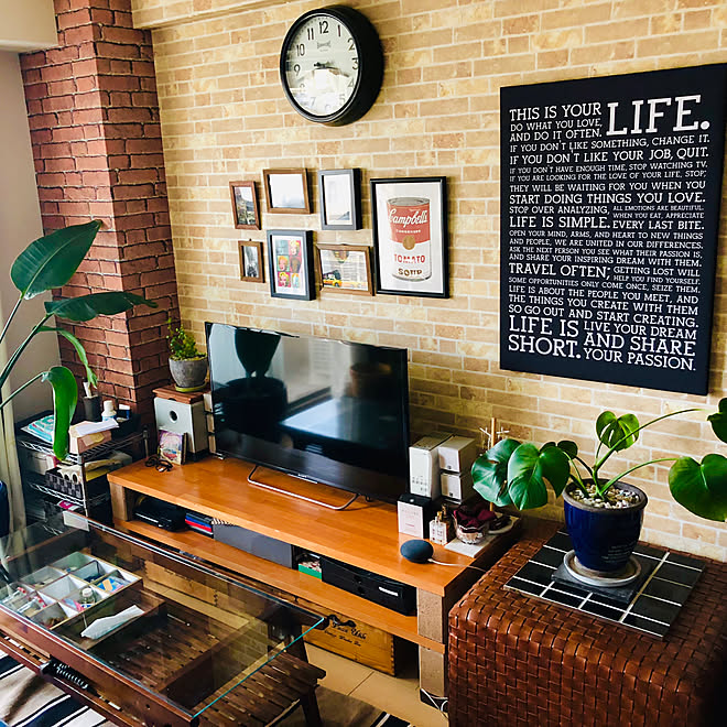 壁面ディスプレイ 男前インテリア 額縁ディスプレイ レンガ壁紙 ブルックリンスタイル などのインテリア実例 19 09 26 00 01 58 Roomclip ルームクリップ