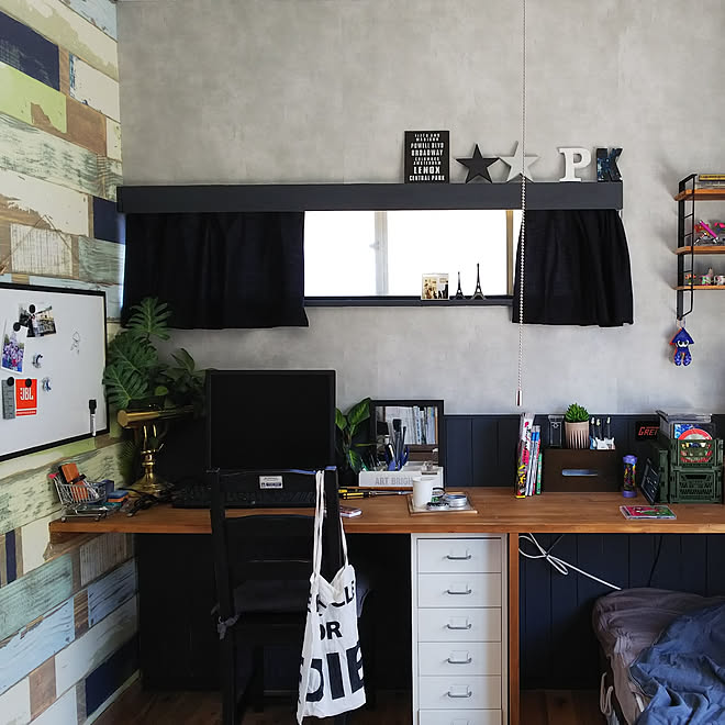 机 子供部屋 コンクリート打ちっ放し 男前インテリア 壁紙屋本舗 などのインテリア実例 18 08 17 15 01 56 Roomclip ルームクリップ