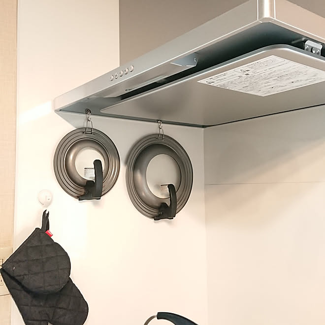 キッチン セリア マグネットフック セリア 100均 鍋蓋収納 などのインテリア実例 21 05 07 08 59 33 Roomclip ルームクリップ