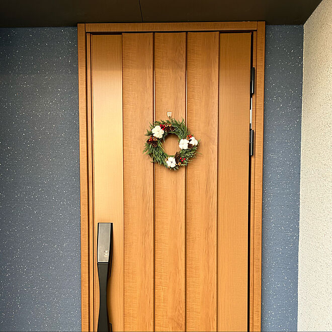 シーサンドコート 玄関ドア クリスマスリース 玄関ドア クリスマスリース手作り クリスマスリース などのインテリア実例 22 11 14 15 29 09 Roomclip ルームクリップ