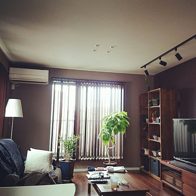 部屋全体 ダークブラウンの家具 新居 ウォールナット 壁紙 などのインテリア実例 16 08 23 12 12 Roomclip ルームクリップ 部屋全体 ダークブラウンの家具 新居 ウォールナット 壁紙 などのインテリア実例 16 08 23 12 12 Roomclip ルームクリップ