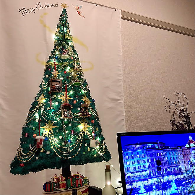 クリスマスツリー クリスマスタペストリー クリスマス オーナメント ディズニー大好き などのインテリア実例 12 14 08 05 Roomclip ルームクリップ