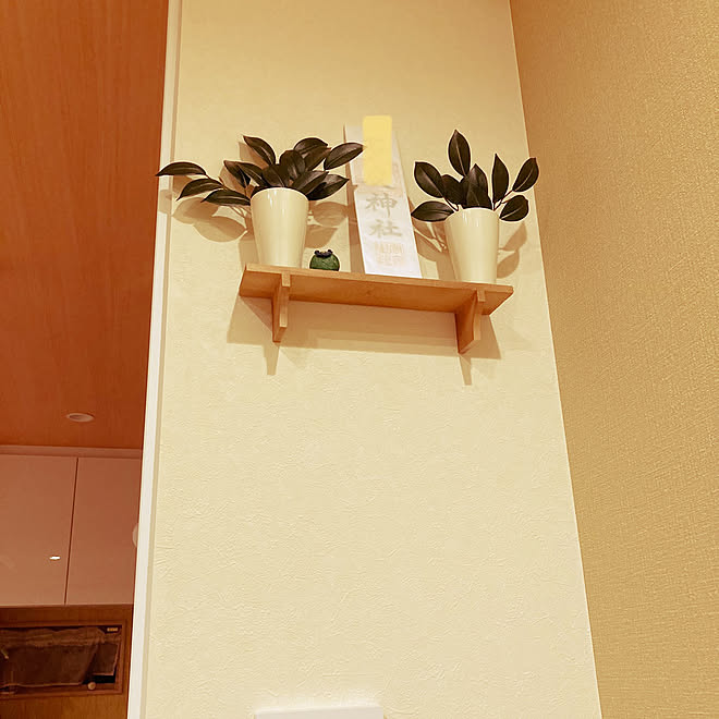 神棚 セリア 枯れない榊 榊 100均 などのインテリア実例 21 10 10 09 44 Roomclip ルームクリップ