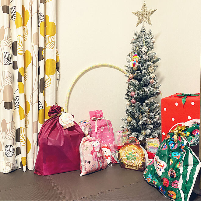 ニトリのカーテン/クリスマスプレゼント/おうち時間/ステイホームだけど楽しく/クリスマスツリー...などのインテリア実例 - 2021-12-24 22:18:41