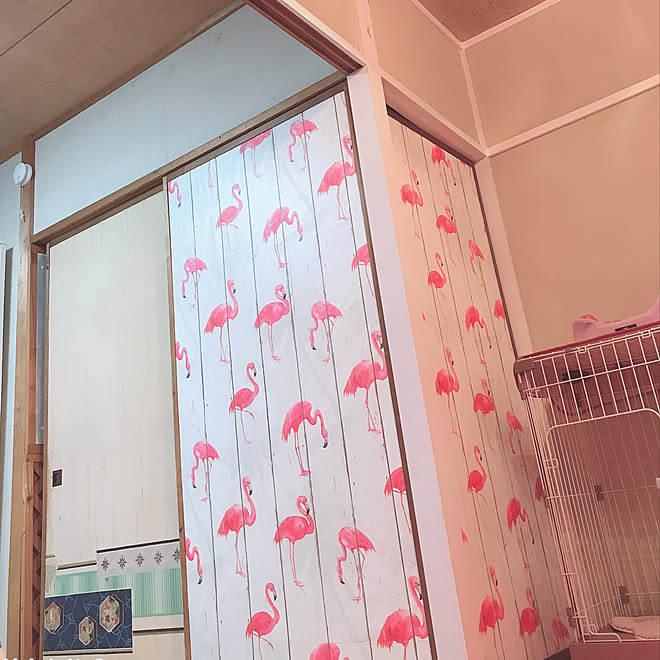 マスキングテープ フラミンゴ 壁紙屋本舗 ふすまリメイク ふすまに壁紙 などのインテリア実例 05 03 19 59 29 Roomclip ルームクリップ
