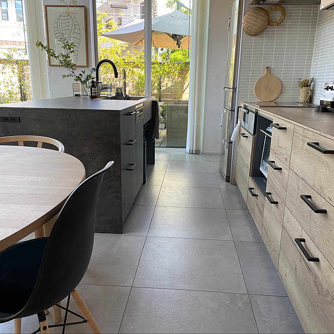 ダイニングテーブル/キッチンインテリア/タイル床/グレイタイル/アーバンネイチャー...などのインテリア実例 20220519 00