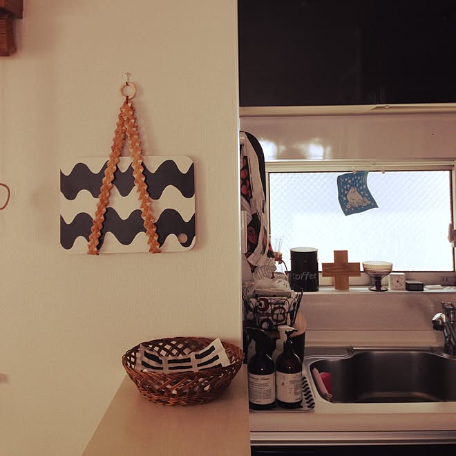 マリメッコ メトサンヴァキ トレイ 廃盤 マリメッコのデザイナー、盗作