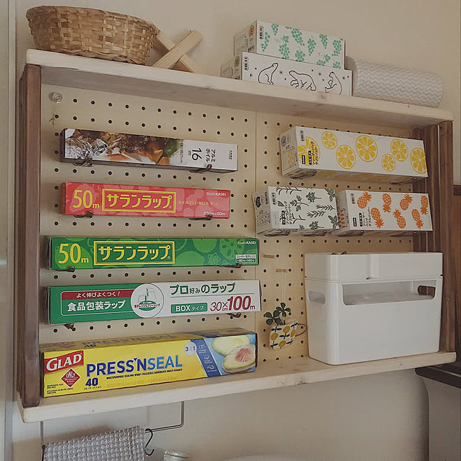 収納棚DIY/パンチングボード/ラップ収納/日用品/いいね!ありがとうございます♪...などのインテリア実例 2021-01-28 17:49:35 | RoomClip(ルームクリップ) ✨IKEAジップロック オレンジブルー100枚 フリーザーバッグ収納小分け保存