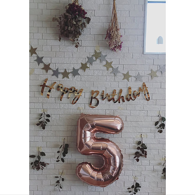 壁 天井 5歳のお誕生日 5歳女の子 誕生日ガーランド 誕生日飾り付けのインテリア実例 19 01 14 43 57 Roomclip ルームクリップ