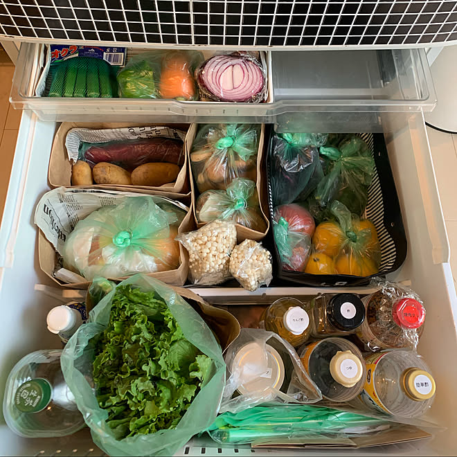 野菜保存袋/野菜室は冷蔵庫の一番下/野菜室掃除/冷蔵庫掃除/冷蔵庫リメイクシート...などのインテリア実例 - 2021-07-30 17:47:32