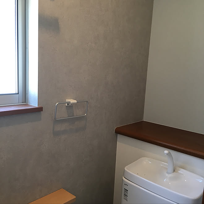 アクセントクロス グレー アクセントクロス ブルー モルタル サンゲツ バス トイレのインテリア実例 19 03 10 21 32 58 Roomclip ルームクリップ