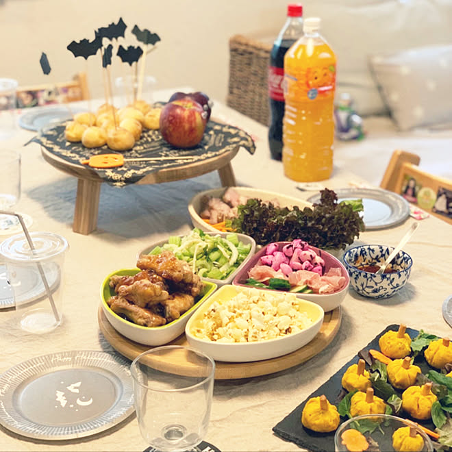 コストコの回転皿 ハロウィンパーティー ハロウィンパーティー料理 Ikea 机のインテリア実例 21 12 09 00 34 47 Roomclip ルームクリップ