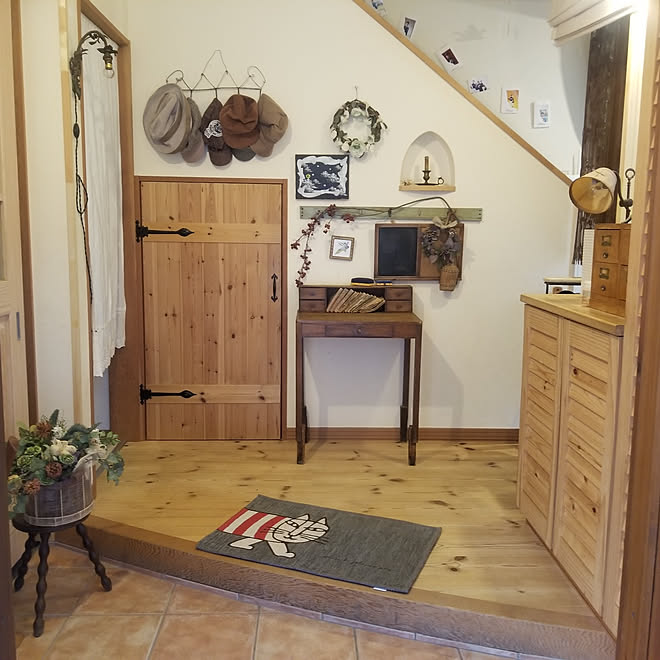 玄関 入り口 玄関マット レトロ アンティーク家具 ヴィンテージ などのインテリア実例 02 06 18 52 55 Roomclip ルームクリップ