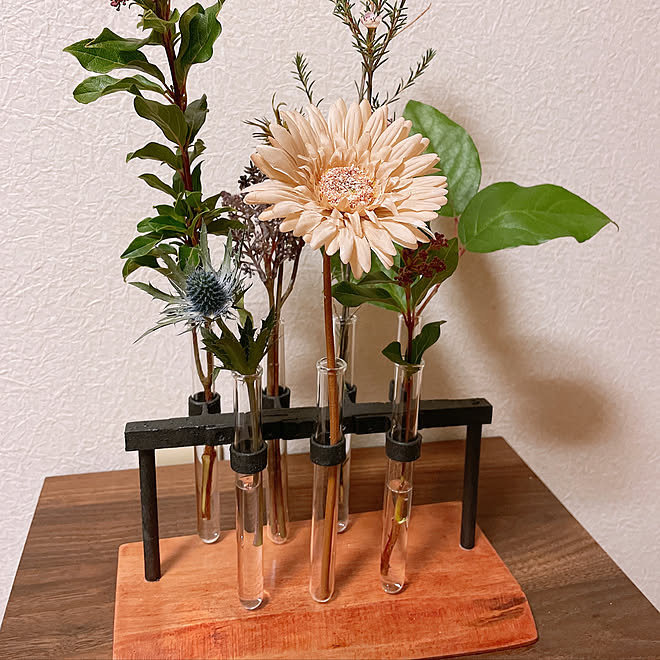 一輪挿し 造花 ダイソー 激安diy アパート などのインテリア実例 21 02 23 22 01 45 Roomclip ルームクリップ