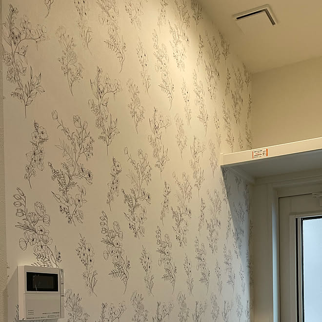 うちの壁紙はこれ 花柄クロス ルノン壁紙 マグネット下地 パントリーの壁 などのインテリア実例 22 07 01 13 13 02 Roomclip ルームクリップ
