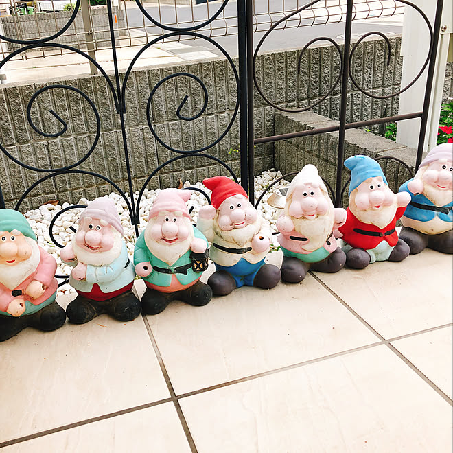白雪姫　7人の小人　置物 Amazon.co.jp: 白雪姫 7人の小人 置物 貯金箱 陶器 : ホビー