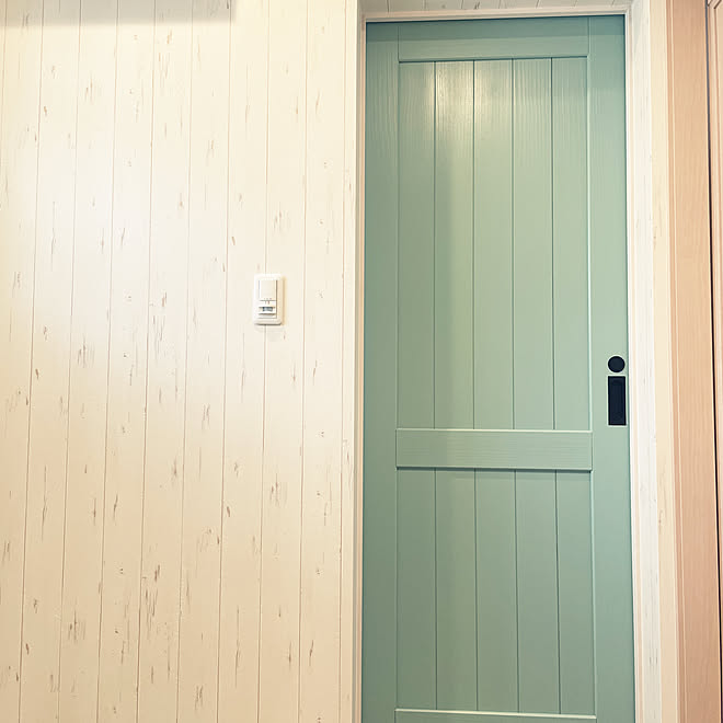 一条工務店 かわいいドア 木目調壁紙 ドア グリーン 室内ドア などのインテリア実例 21 02 02 14 19 47 Roomclip ルームクリップ