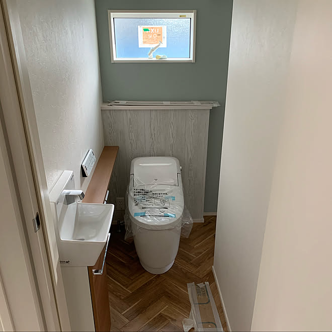 サンゲツ壁紙 ヘリンボーンの床 ミントグリーンの壁 壁紙 トイレの壁 などのインテリア実例 11 21 18 35 12 Roomclip ルームクリップ
