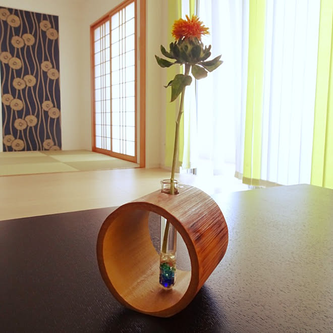 机 花びん 一輪挿し 紅花 竹のインテリア実例 21 06 19 14 37 18 Roomclip ルームクリップ