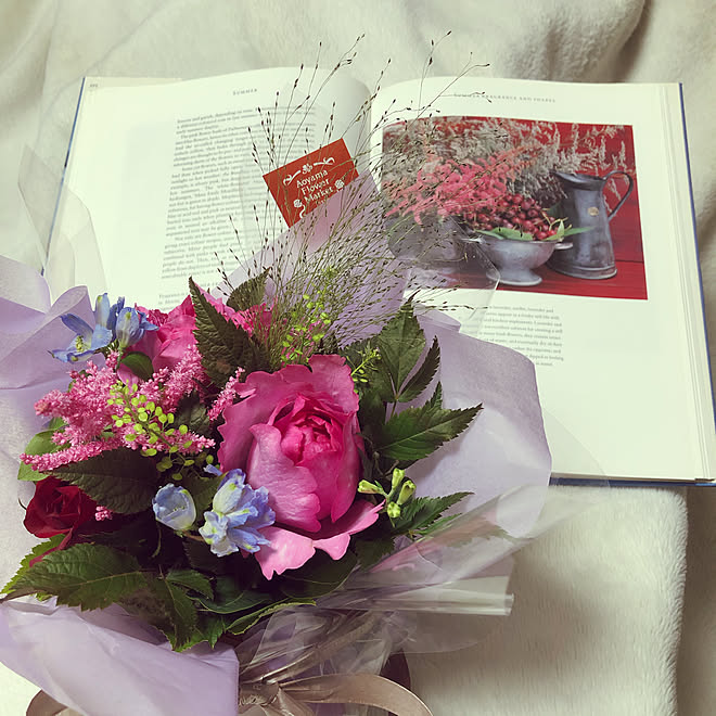 芍薬 アスチルベ 青山フラワーマーケット 壁 天井のインテリア実例 05 26 00 22 13 Roomclip ルームクリップ 芍薬 アスチルベ 青山フラワーマーケット 壁 天井のインテリア実例 05 26 00 22 13 Roomclip ルームクリップ