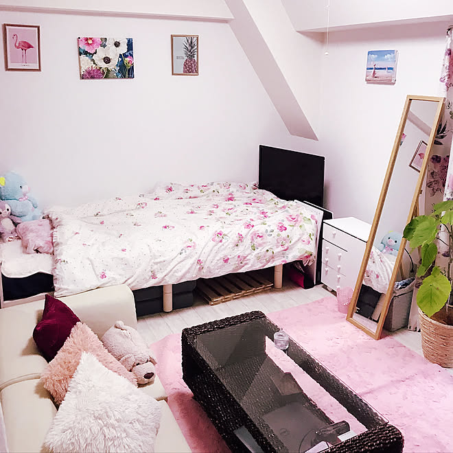 女の子の部屋 可愛いのが好き ローベッド ローソファーで広く 一人暮らし などのインテリア実例 04 23 22 45 45 Roomclip ルームクリップ