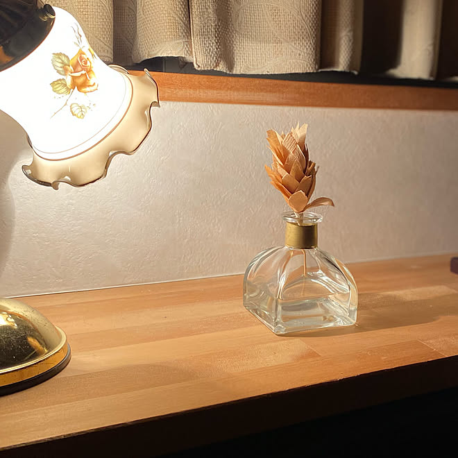 可愛い小瓶 アロマディフューザー手作り アロマディフューザー 寝室 ラベンダーの香り 安眠のために などのインテリア実例 21 07 11 00 21 08 Roomclip ルームクリップ