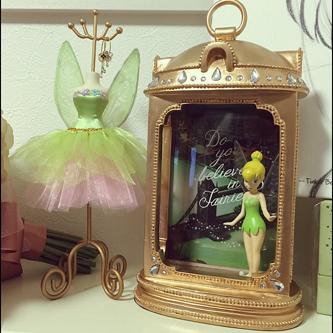 棚 ディズニーストア アクセサリースタンド アクセサリー フェアリー などのインテリア実例 15 10 31 21 01 24 Roomclip ルームクリップ