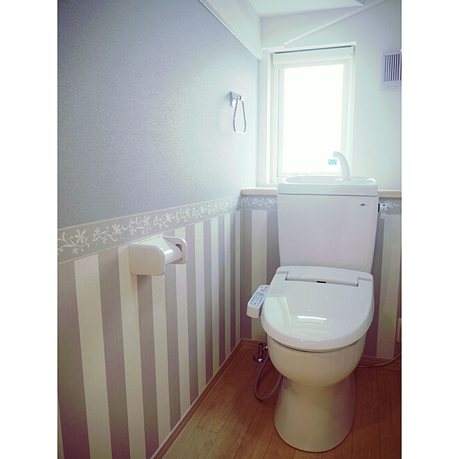 バス トイレ 北欧ナチュラル サンゲツ 階段下トイレ アクセントクロス などのインテリア実例 18 09 03 16 00 26 Roomclip ルームクリップ