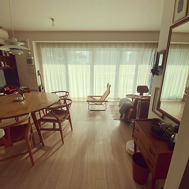 カーテン/yチェア/ミッドセンチュリーモダン/ニーチェアX/部屋全体