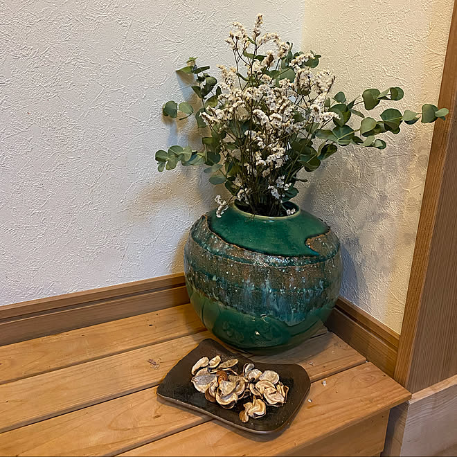 花瓶 玄関 和ナチュラル ユーカリ かすみ草 などのインテリア実例 22 08 18 37 57 Roomclip ルームクリップ