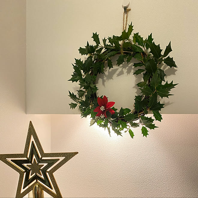 100均 ひいらぎリース 柊 クリスマスリース手作り クリスマスリース などのインテリア実例 22 11 22 10 38 Roomclip ルームクリップ