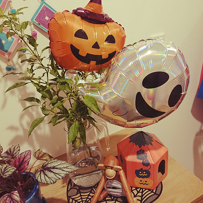 棚 ハロウィン セリア 100均 風船ディスプレイ などのインテリア実例 22 09 15 18 35 40 Roomclip ルームクリップ