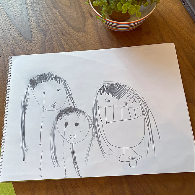子供の絵 姉妹のいる家 子供と暮らす 子供のいる暮らし 次女の絵 などのインテリア実例 21 09 23 12 02 28 Roomclip ルームクリップ