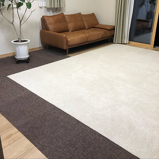 ペットと暮らす家 パール 東リタイルカーペット 平屋の家 15畳のldk などのインテリア実例 12 24 21 21 37 Roomclip ルームクリップ