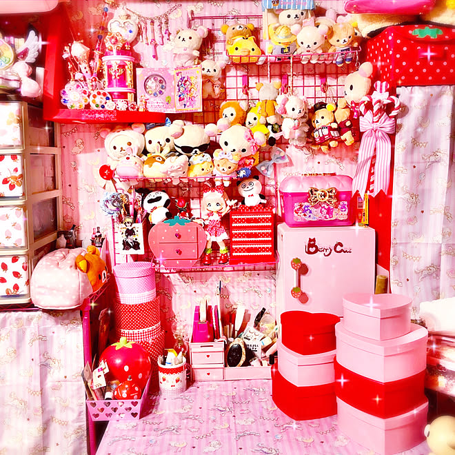 原宿系 赤ピンク ゆめかわいい 派手部屋 リラックマ などのインテリア実例 03 03 02 43 19 Roomclip ルームクリップ