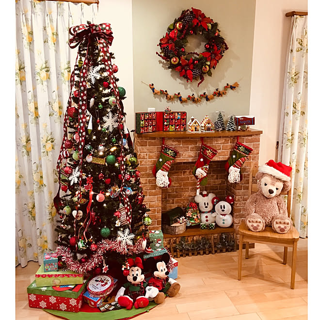 部屋全体 ミッキーミニー クリスマス小物たち クリスマスリース マントルピース風飾り棚 などのインテリア実例 18 11 18 22 59 10 Roomclip ルームクリップ