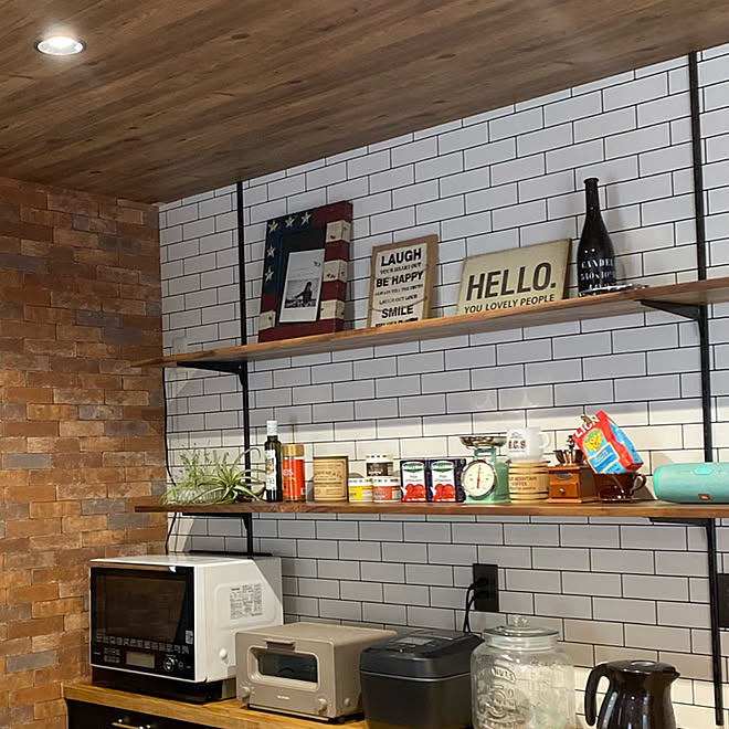 サブウェイタイル風壁紙 可動棚 キッチン 雑貨 カフェ風 などのインテリア実例 05 21 08 41 29 Roomclip ルームクリップ