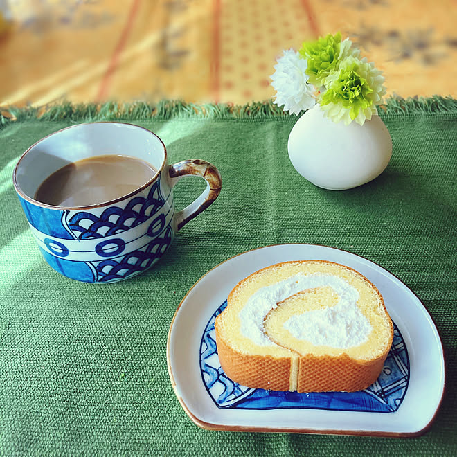 今日もカフェオレの気分/ロールケーキ/古いカップとソーサー/マグカップ/参道沿いに建つ家...などのインテリア実例 - 2023-02-05 16:19:09