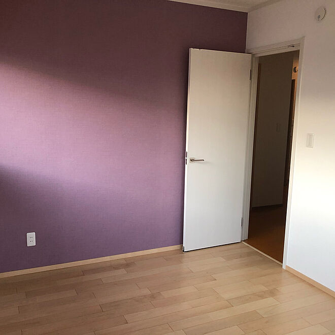 紫の壁/子供部屋/アクセントクロス/メープルの床のインテリア実例 - 2020-03-25 19:37:39