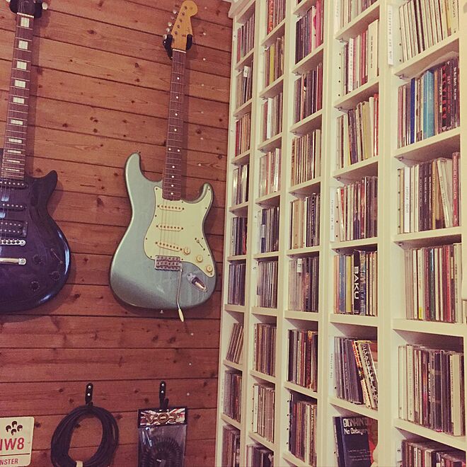 ベッド周り/ディアウォールの壁/大量のCD/ギターのある部屋/IKEA...などのインテリア実例 - 2016-07-23 15:25:04