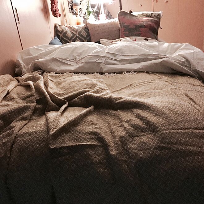 ベッド周り/ここで寝てます/ニトリのライト/ニトリのベッドカバー/ニトリの布団カバー...などのインテリア実例 - 2016-12-09 22:21:30