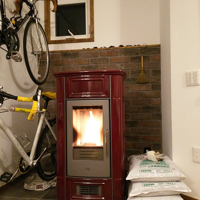 リビング/土間スペース/ペレットストーブ/ディアウォール DIY/ストーブ...などのインテリア実例 20170302 2314